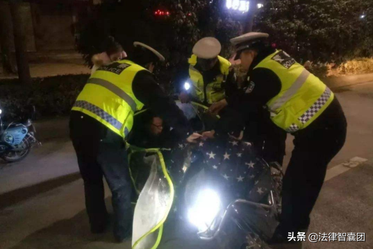 酒后驾驶电动车，属于违法行为，会受到下列处罚！