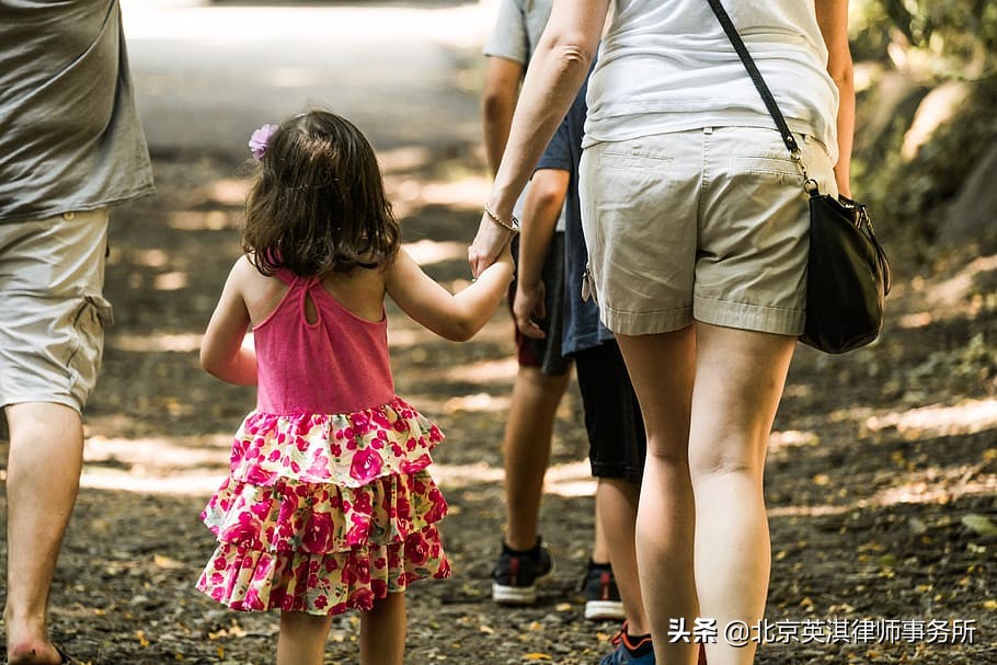 夫妻离婚，孩子抚养权归谁？